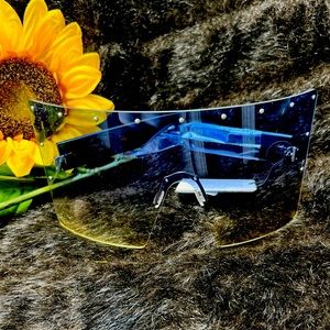 New square ombré blue/yellow shades.